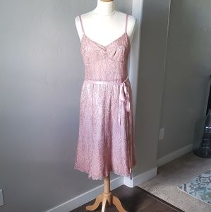 Gorgeous Ann Taylor stapy mid length dress